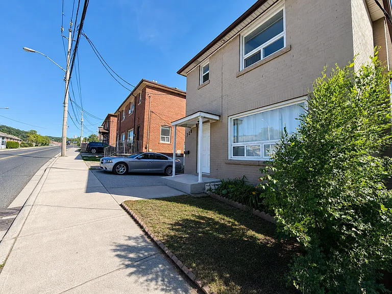 728 Weston Rd — Photo 18