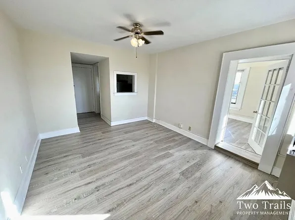 538 N Main St, Hendersonville, NC 28792