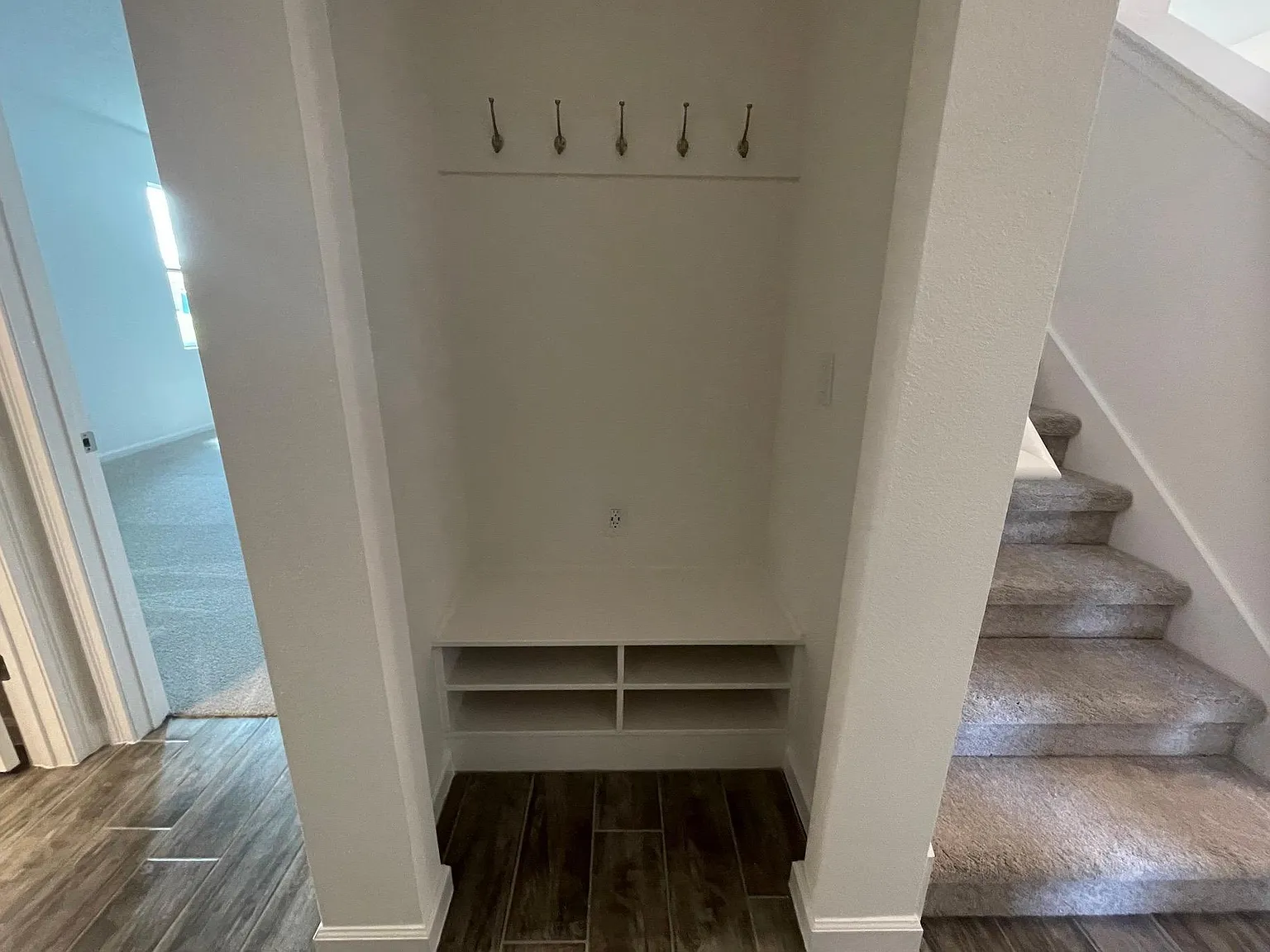 4 bed, 2380 sqft, $2,450 — Photo 2