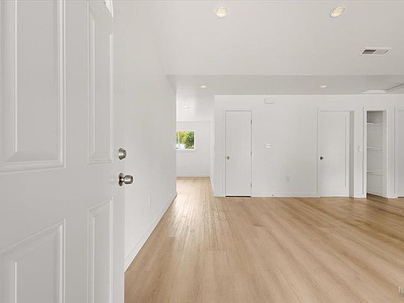 3rd image of 175 Chablis Way
