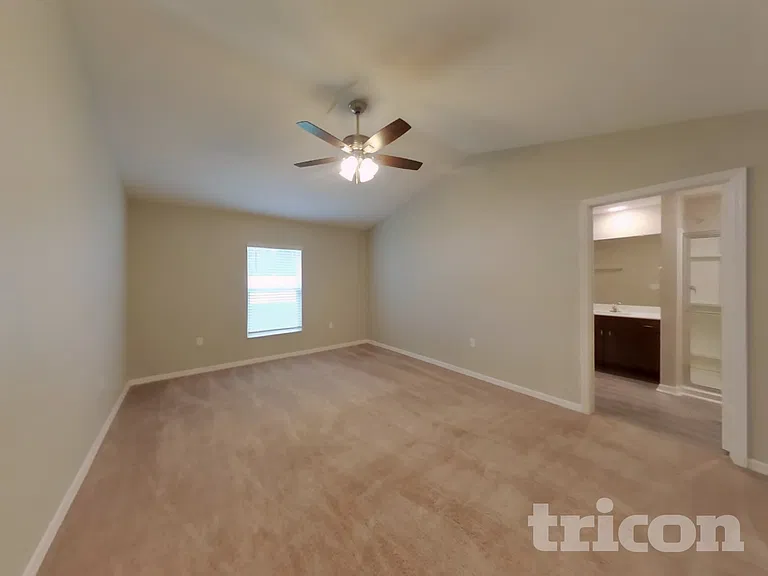 57 Pilgrim Dr — Photo 6