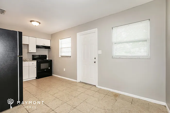 58 Marshall Ln — Photo 7