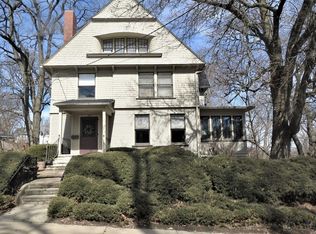 519 E 2nd St, Dixon, IL 61021
