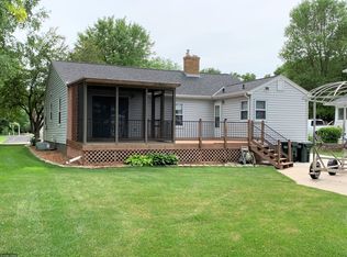 907 E Lake St, Osakis, MN 56360