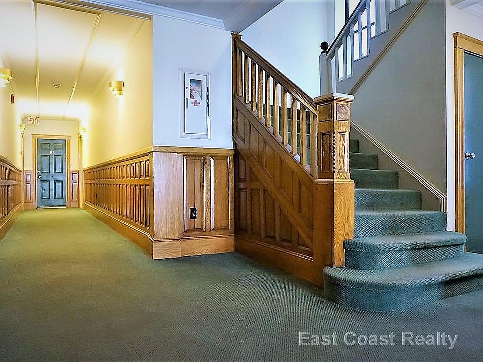 2nd image of 834 Beacon St #105