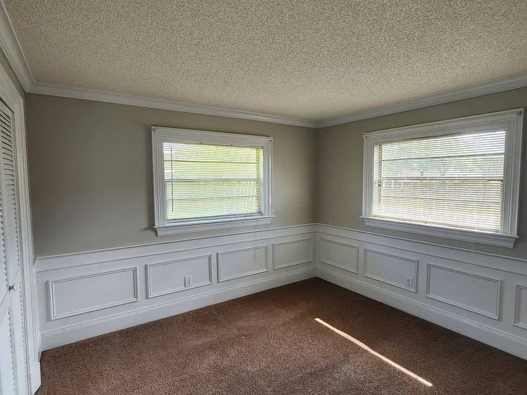 549 Burlington Ave NE — Photo 36