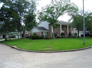 830 Baronridge Dr, Seabrook, TX 77586