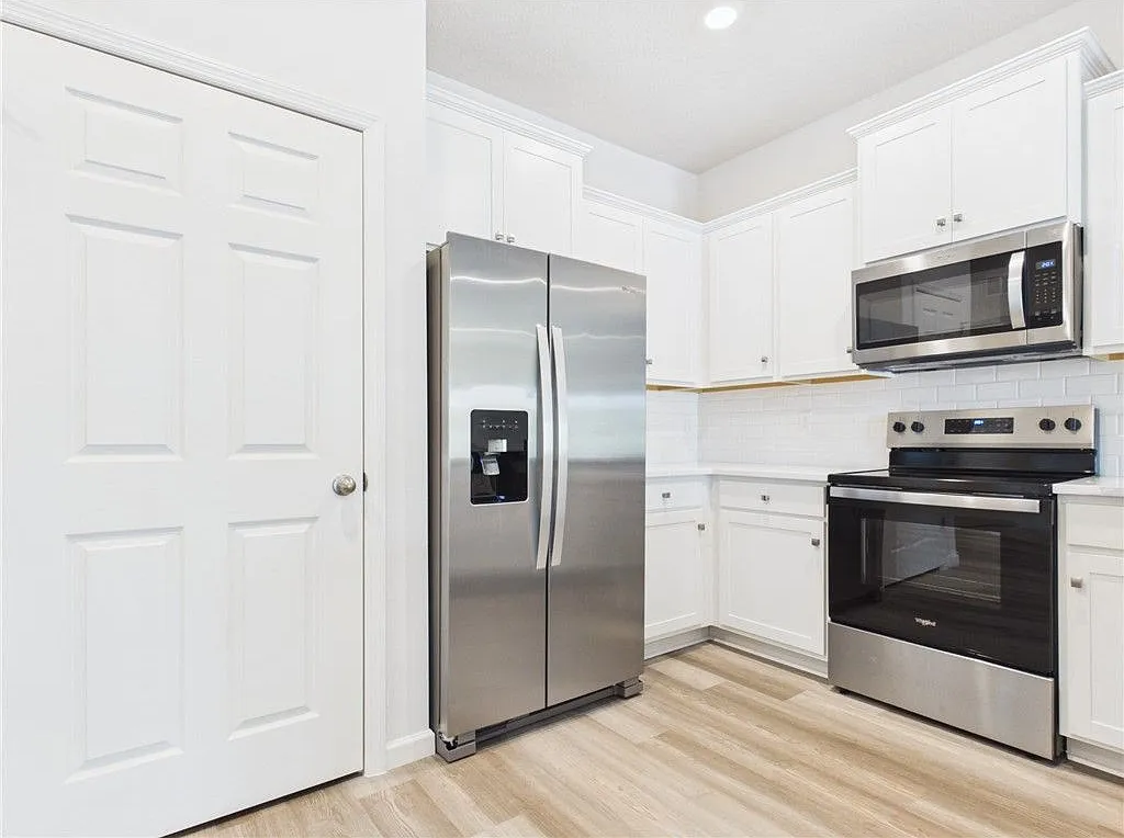 3 bed, 2.0 bath, 1517 sqft, $2,300 — Photo 4