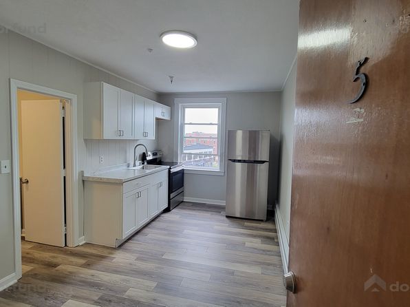 318 Central St APT 5