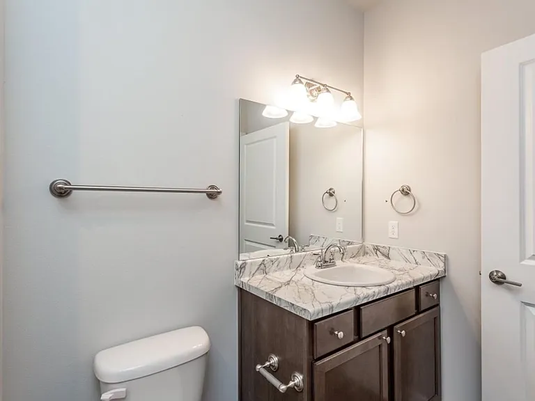 2135 Edgewood Dr — Photo 5