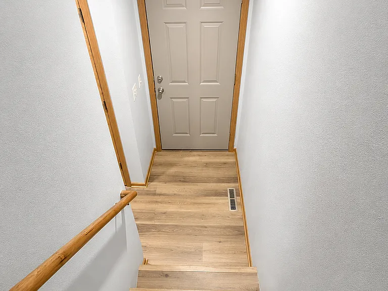 815-829 Hawkeye Dr — Photo 12