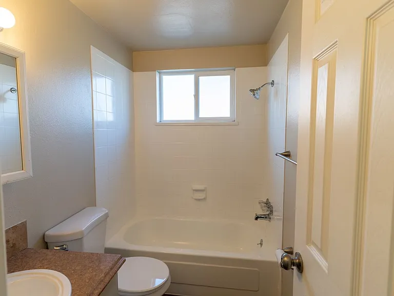 Lorinda Apartments — Photo 9