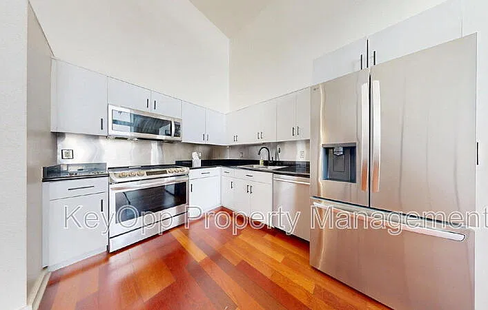 2 bed, 2.0 bath, 1230 sqft, $5,950 — Photo 2