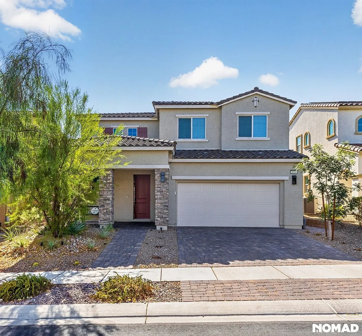 Stunning 4BR House in Henderson — Photo 2