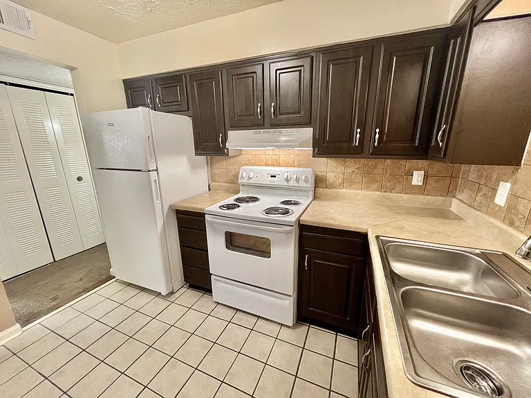 Countrybrook Apartments — Photo 43