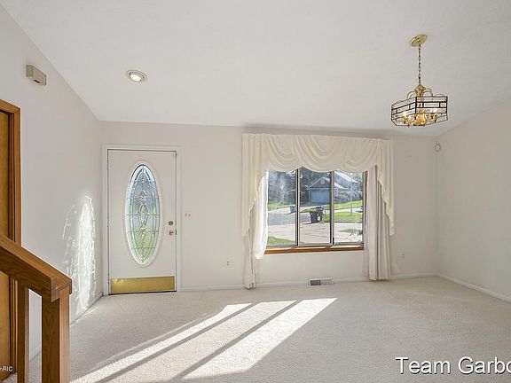 5th image of 5701 Gatewood Dr SE