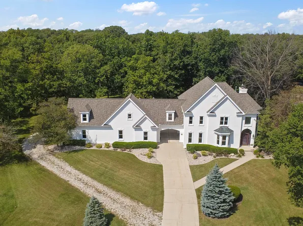 2027 Oak Forest Dr, Morris, IL 60450