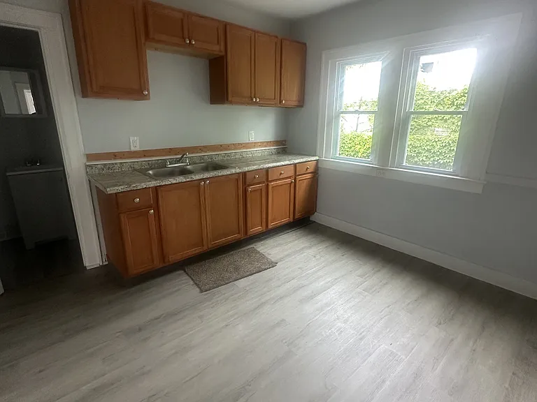 12909 Benwood Ave — Photo 4