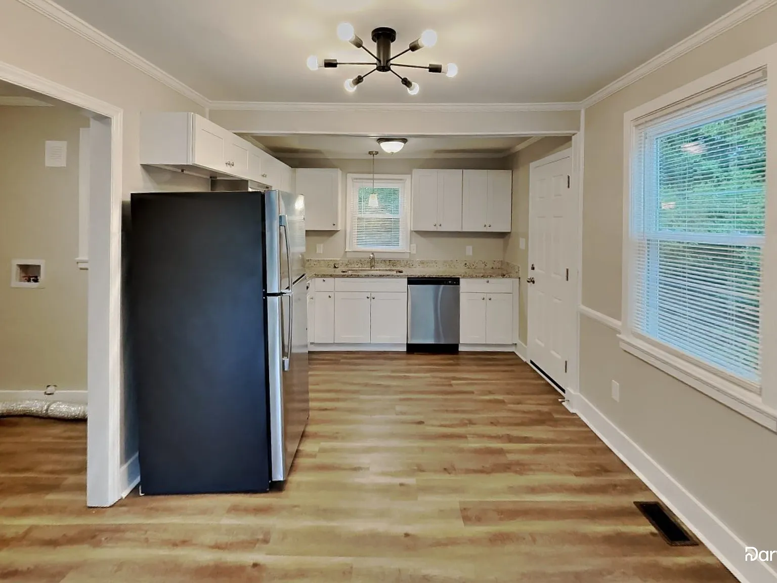 3 bed, 1.0 bath, 965 sqft, $1,390 — Photo 3