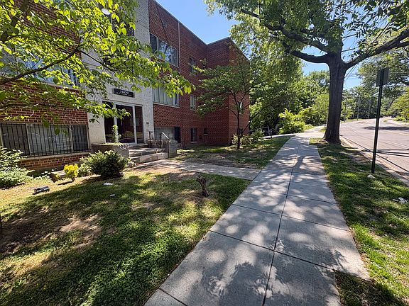 5th image of 2600 Naylor Rd SE #305