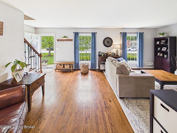 3rd image of 405 Leyton Ave