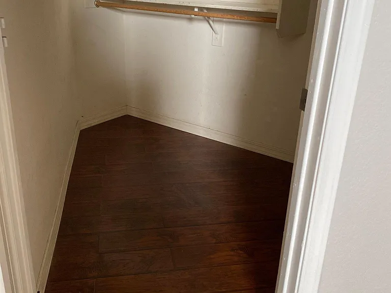 2nd bedroom large walk-in closet