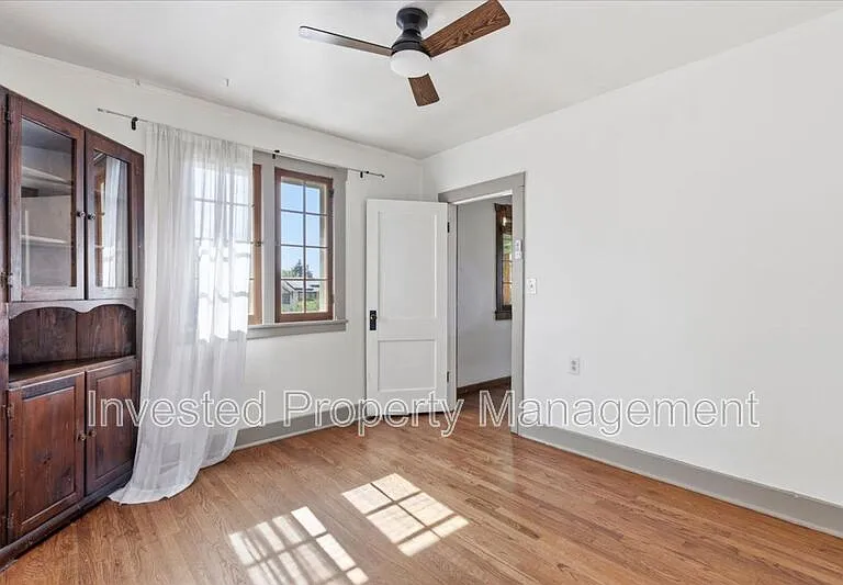 3077 Benton St — Photo 18
