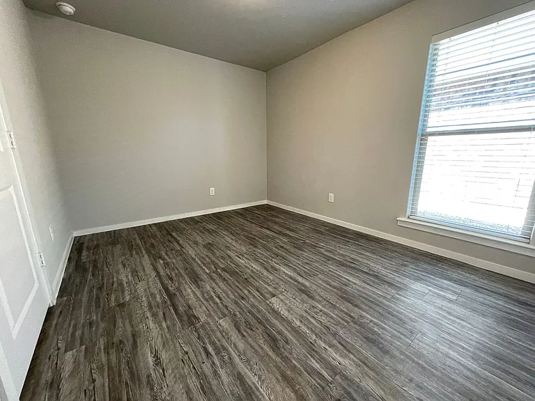 2140 N Texas Ave — Photo 10