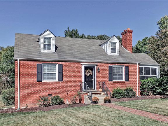 3rd image of 1204 Emily Ln