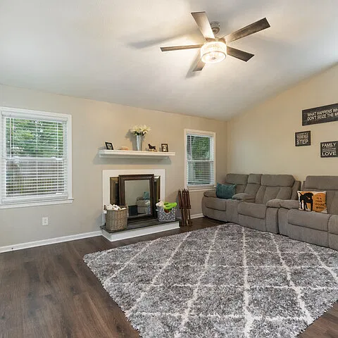 3 bed, 2.5 bath, 1325 sqft, $2,200 — Photo 4