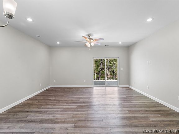 5th image of 416 Bloomington Dr