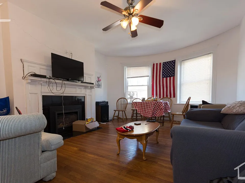 11 Saint Lukes Rd #2V