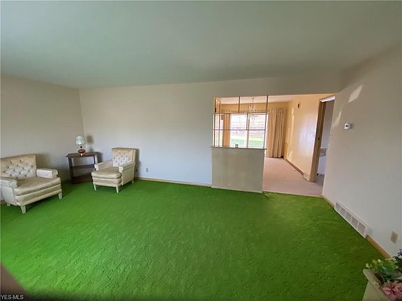 5th image of 2388 Stanford Dr