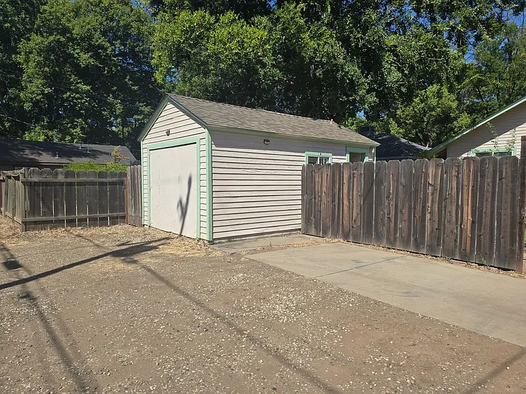 485 E 1st Ave — Photo 37