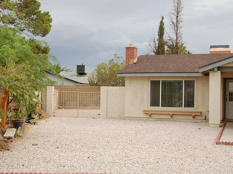 7185 Acorn Ct — Photo 3