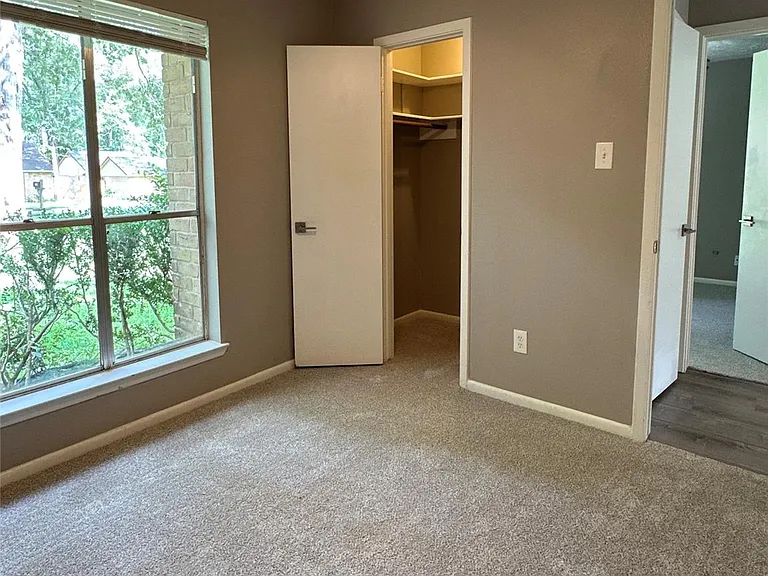 26403 Hunters Hollow Dr — Photo 17