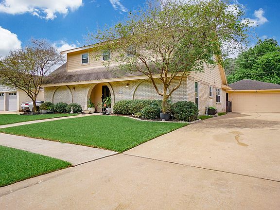 2nd image of 3002 Shady Creek Dr