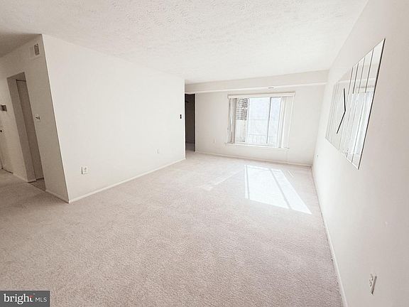 5th image of 7716 Hanover Pkwy APT T4