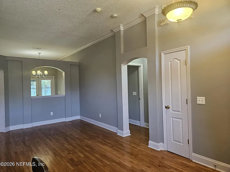2338 Cool Springs Dr N — Photo 6