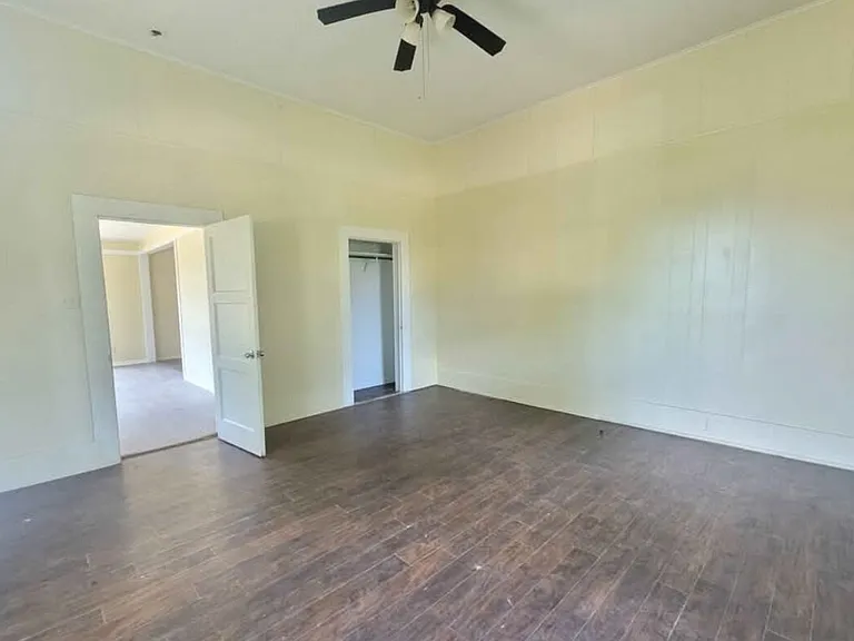 1005 E Fannin St — Photo 6
