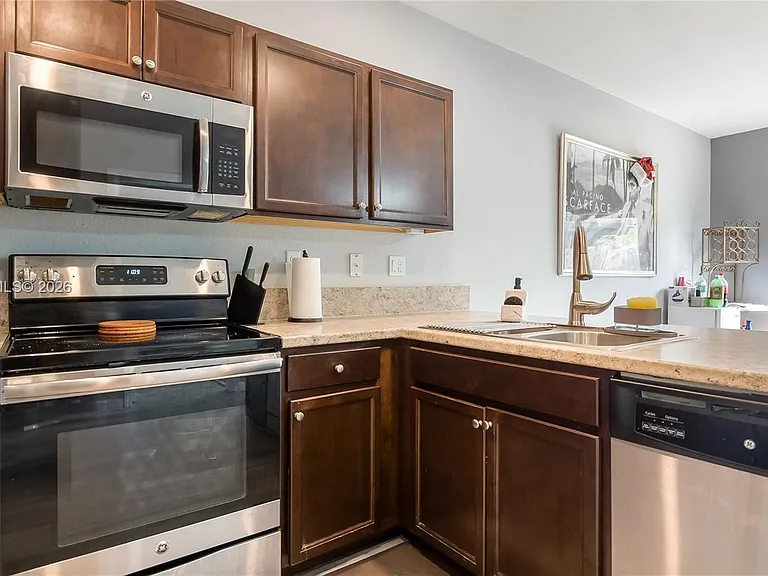 141 SE 34th Ter #141 — Photo 7