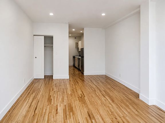 4th image of 213 E 37th St #5C