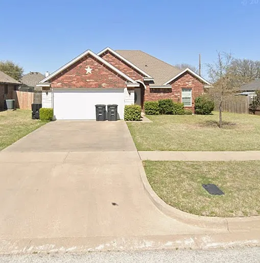 1722 Shawnee Dr — Photo 1