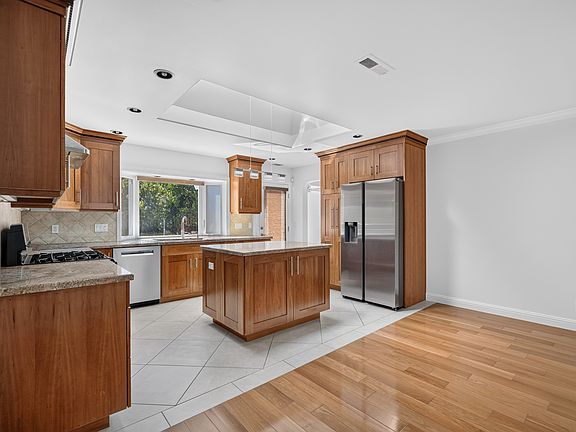 4th image of 879 S Knickerbocker Dr