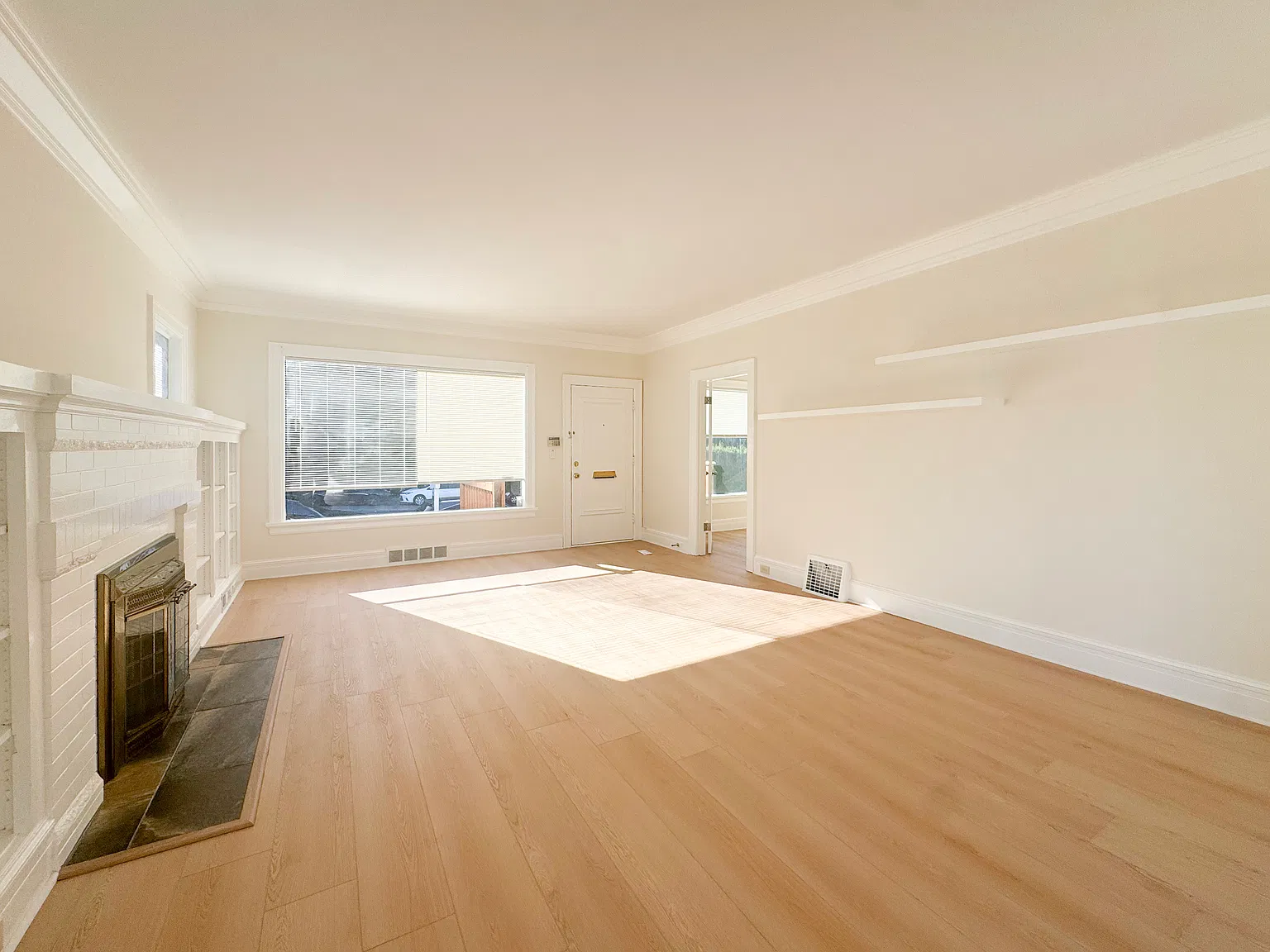 3 bed, 2.5 bath, 2700 sqft, $5,000 — Photo 4