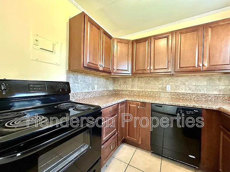 1526 Landis Ave — Photo 9