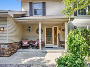 1430 Aretz Ct, Victoria, MN 55386