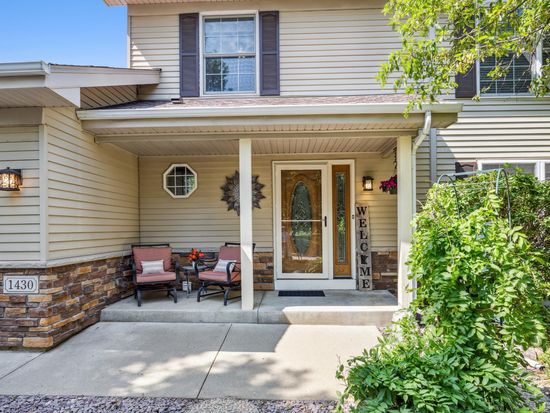 1430 Aretz Ct, Victoria, MN 55386