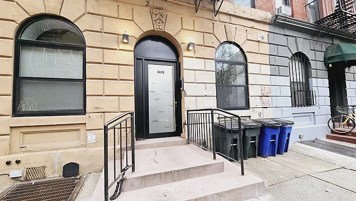 631 East 6th Street