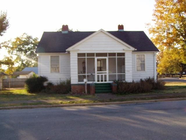 1st image of 505 E Roberts Ave